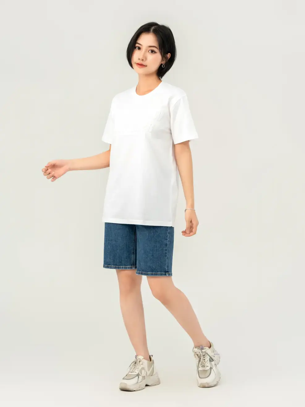 T-shirt Nữ From Rộng Dập Chữ Nổi Cotton Usa - Trắng 1 - S