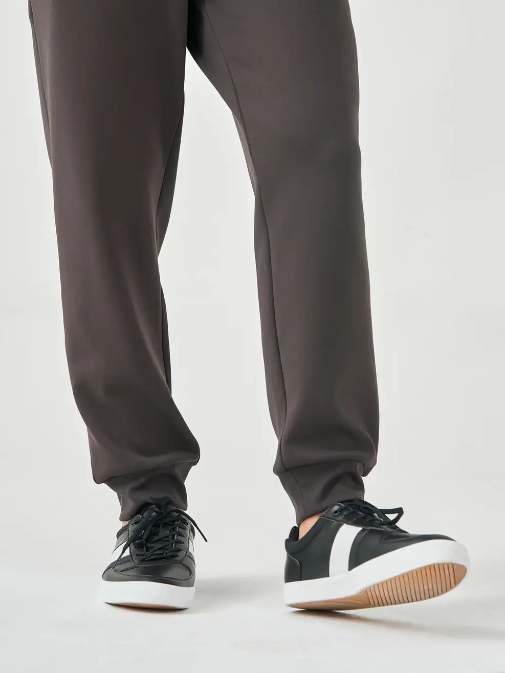 Giày sneaker nam basic trẻ trung - Đen - 43