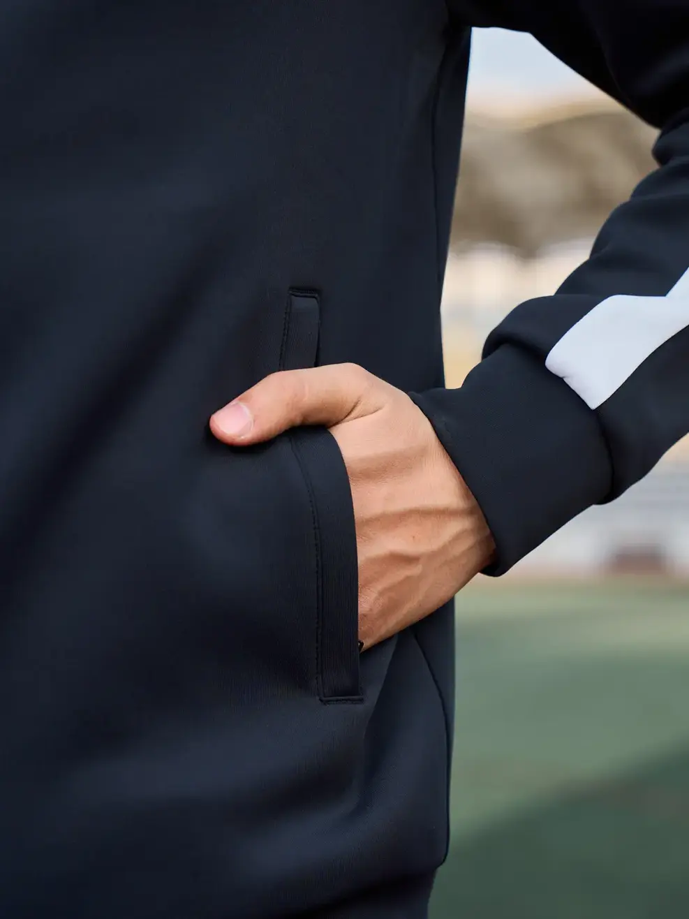 Bộ đồ thể thao nam nỉ phối sọc - Đen - M