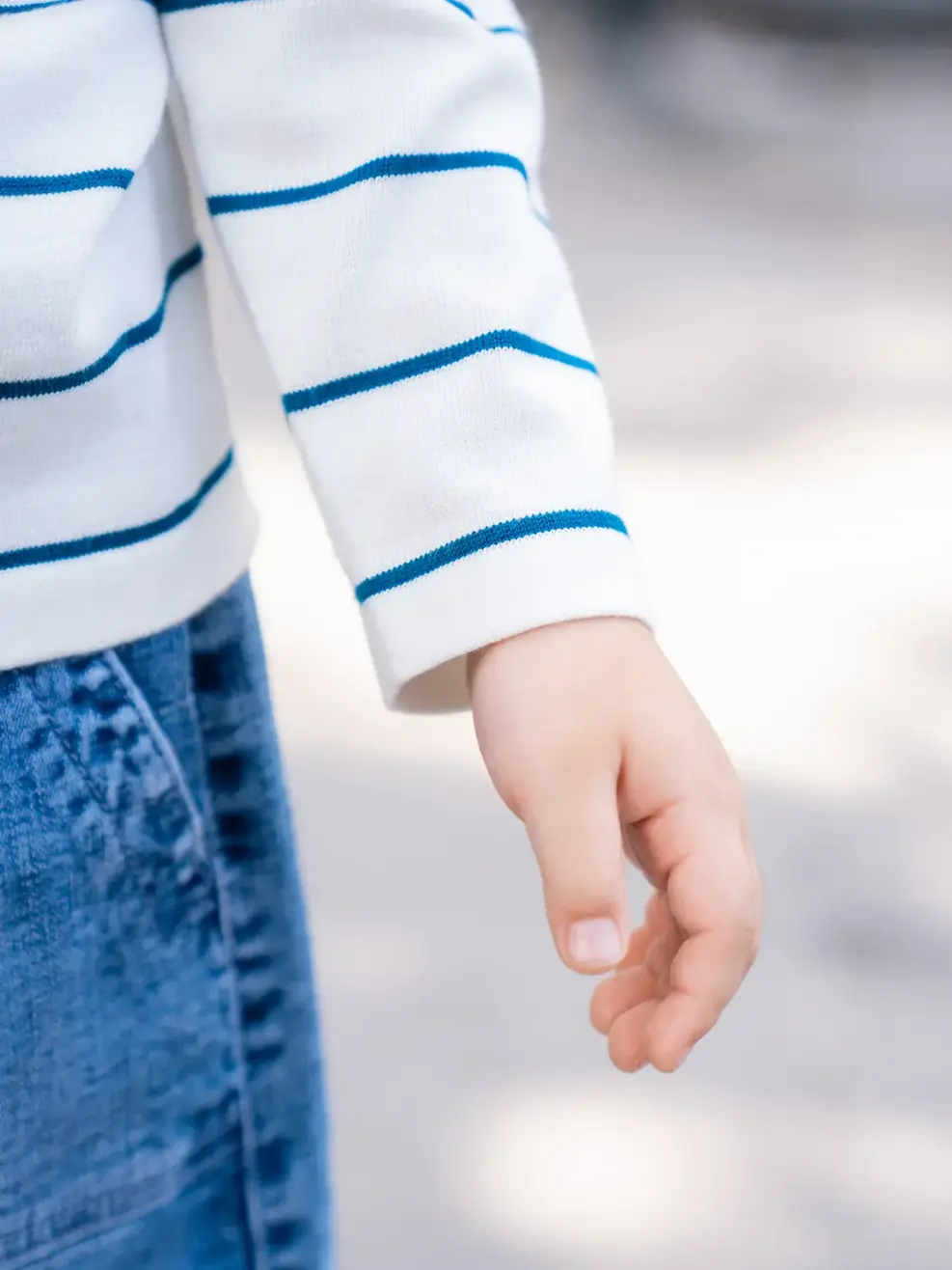 Áo len Kid bé gia đình dệt kẻ - Trắng kẻ xanh - 2