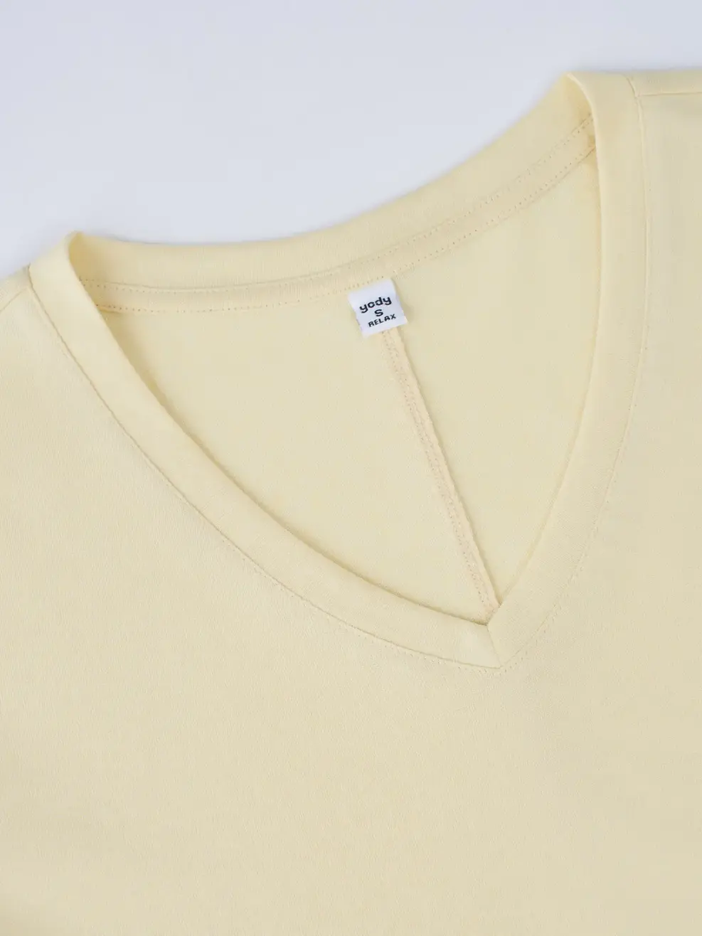 Áo Phông Nữ Regular Cổ Tim - Vàng 023 - S