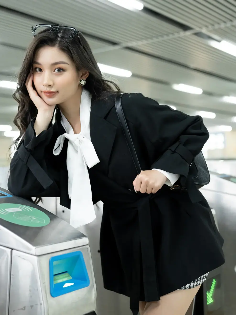 Áo Măng Tô Nữ Ngắn Đai Buộc Eo - Đen - S