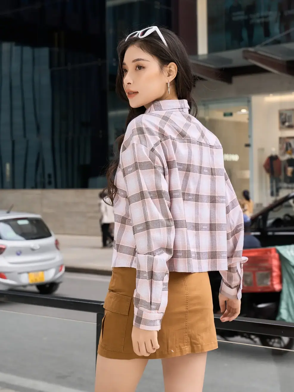 Áo sơ mi dài tay nữ cafe kẻ dáng rộng - Hồng