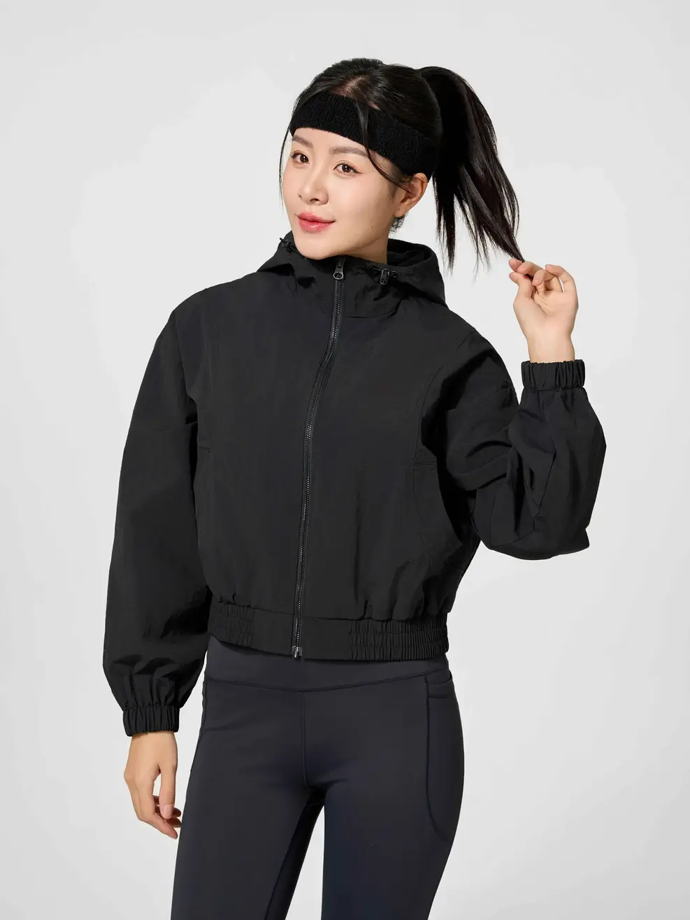 Áo Khoác Thể Thao Nữ Bom Gấu Năng Động - Đen - M