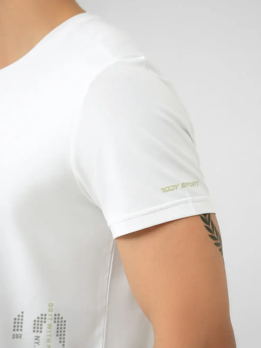 T-shirt Thể Thao Nam In Viền Cổ - Trắng - M