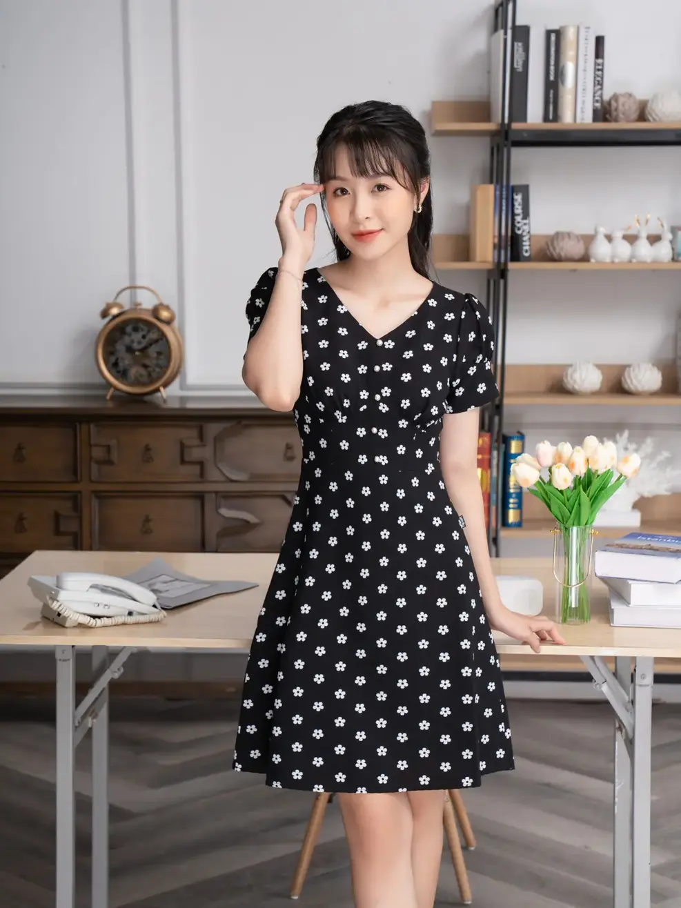 Váy nữ dáng A nhún ngực cổ V - Đen - S