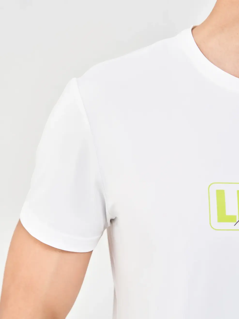 T- Shirt Nam Thể Thao In Ngực Limited - Trắng - M