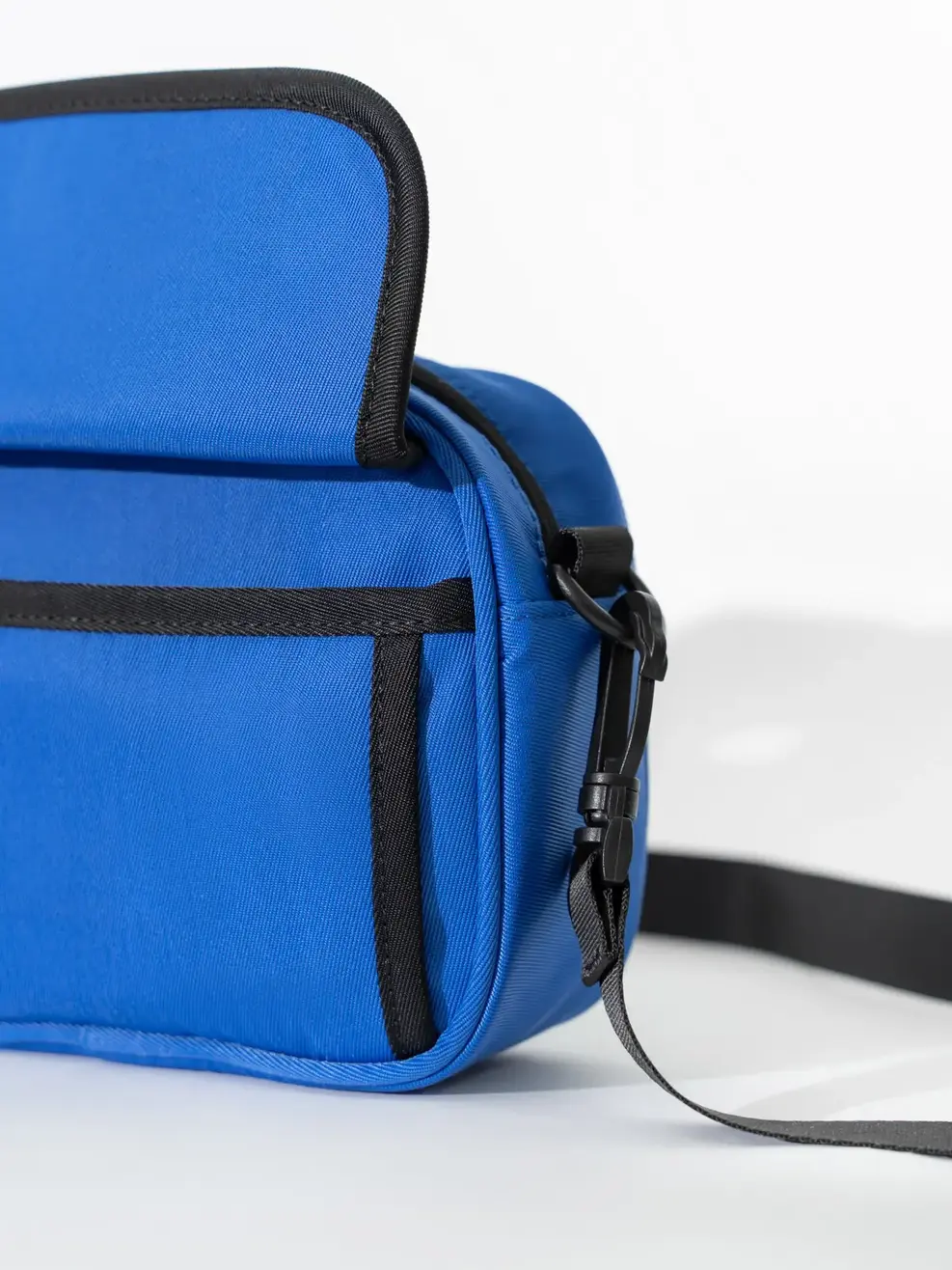 Túi Unisex Đeo Chéo Nắp Nam Châm - Xanh