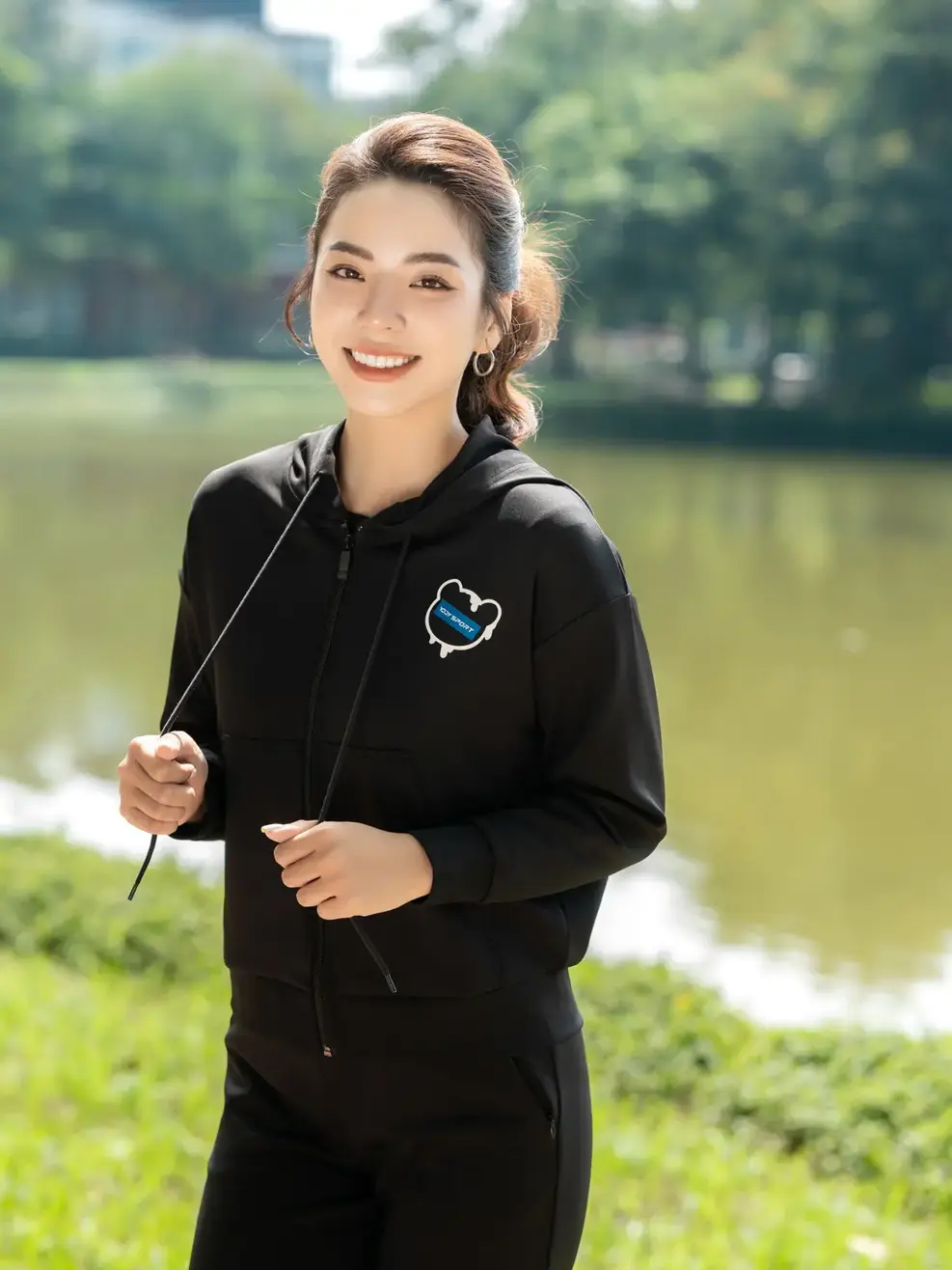 Bộ đồ thể thao nữ in hình - Đen - L