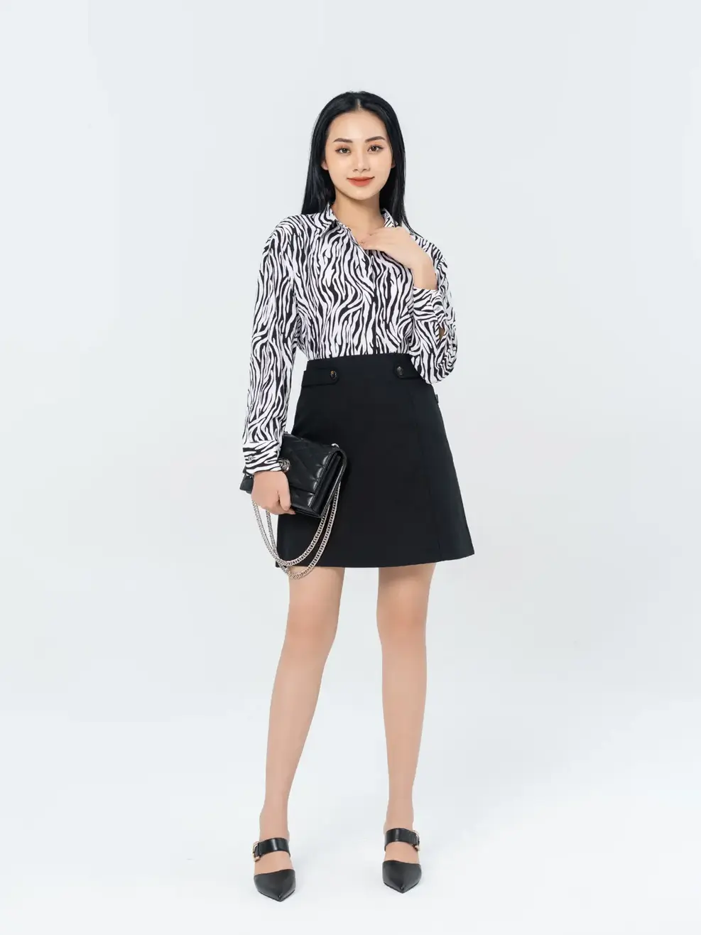 Sơ mi nữ dài tay dáng suông đuôi tôm - Trắng đen - S