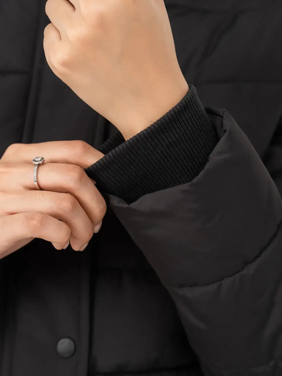 Phao Vip Nữ Dáng Ôm Cổ Phối Lông      - Đen - S