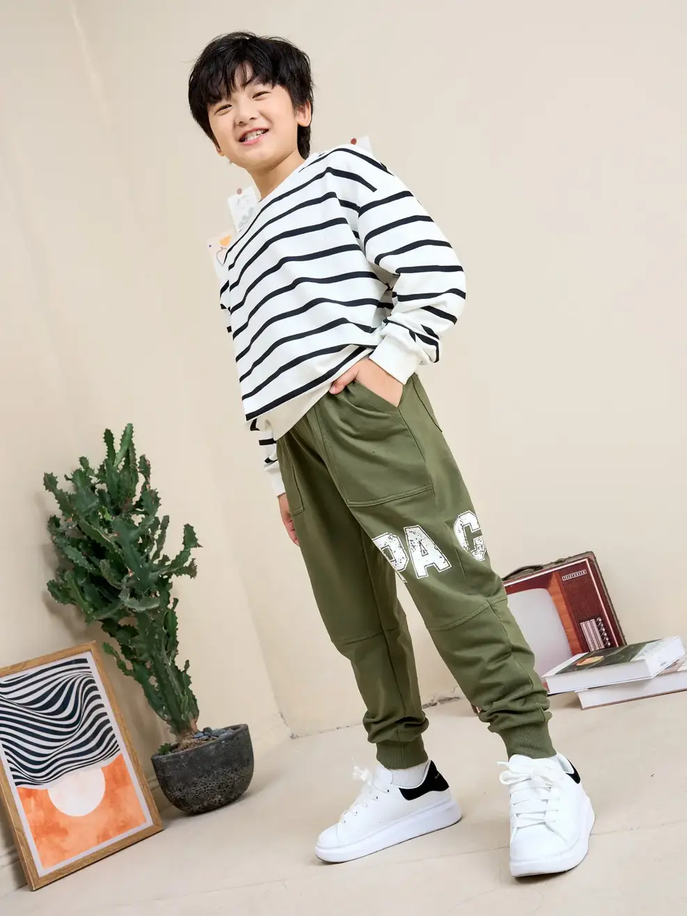 Quần nỉ kid lớn in Space - Rêu - 10