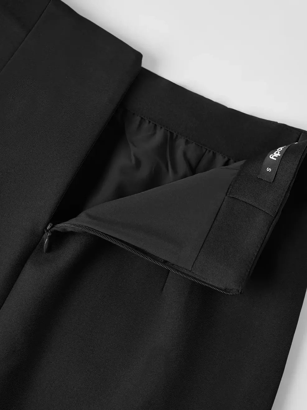 Chân Váy Straight Over The Knee Essential - Đen 001 - S