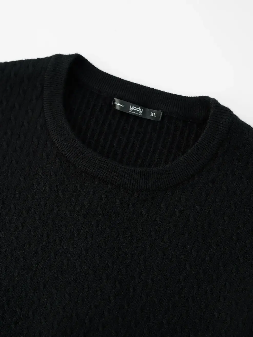 Áo Len Regular Cổ Tròn Vặn Thừng (alm7007) - Đen 001 - M
