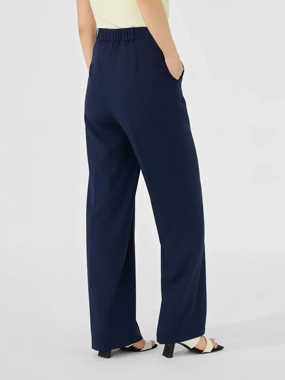 Quần Straight essential  - Tím Than 138 - S