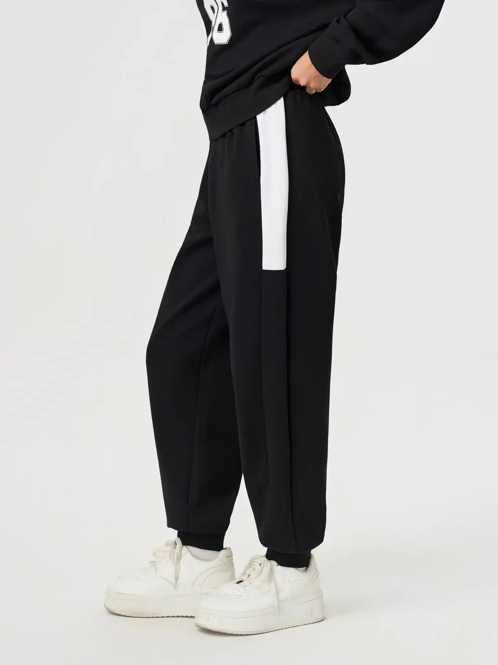 Bộ Đồ Nữ Cổ Tròn In Hình - Đen 001 - S