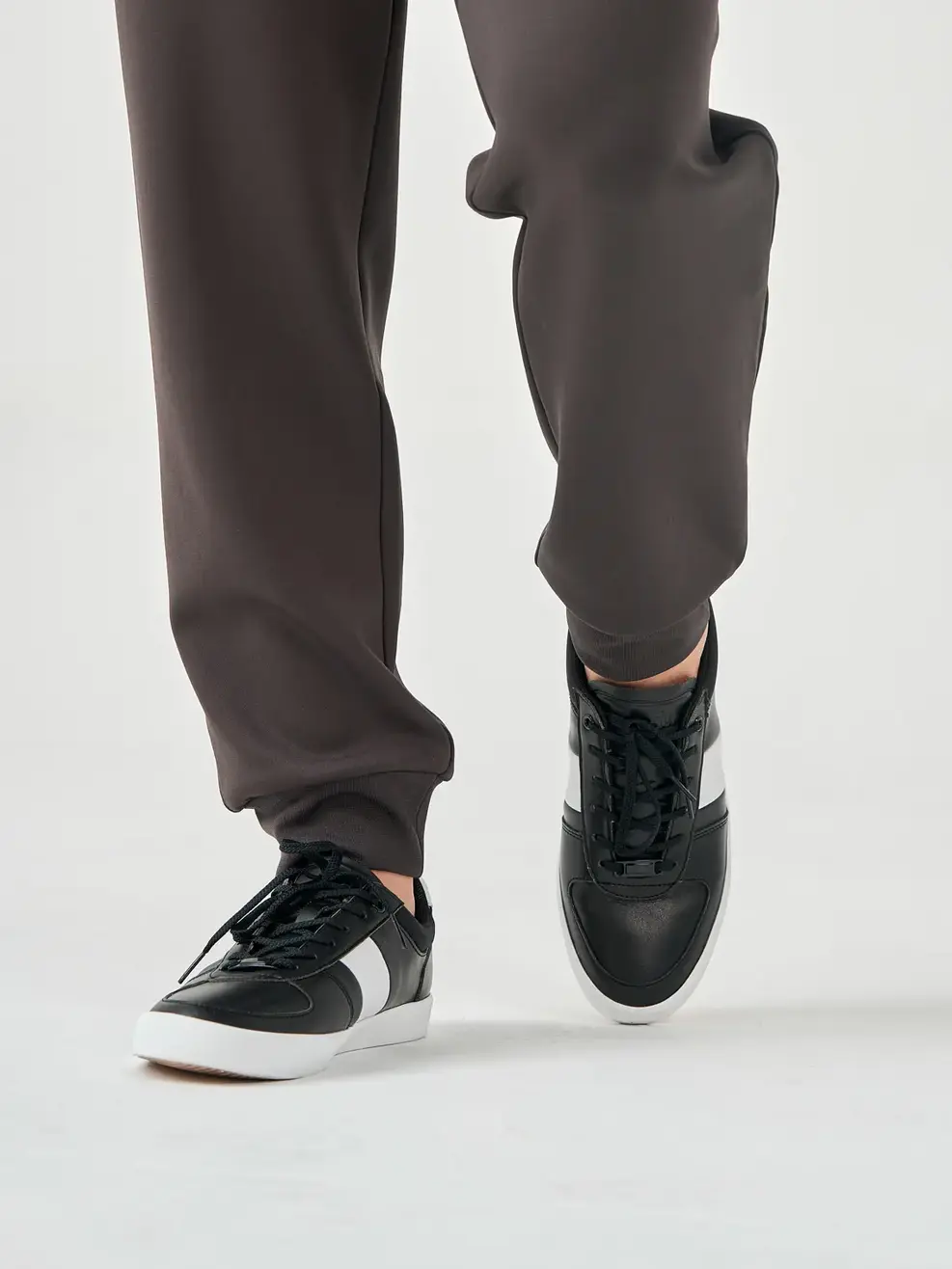 Giày sneaker nam basic trẻ trung - Đen - 43