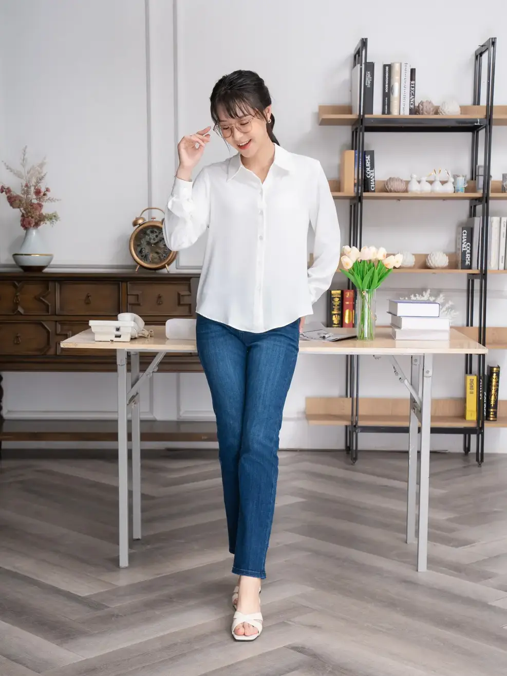 Sơ mi cổ đức đuôi tôm - Trắng - M