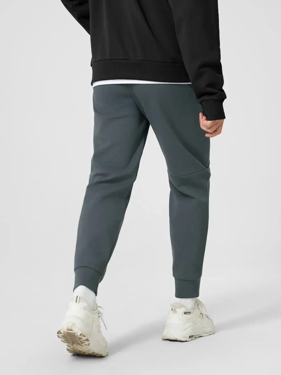 Quần Nỉ Thể Thao Nam Can Thân Phối Khoá - Ghi Đậm - 29