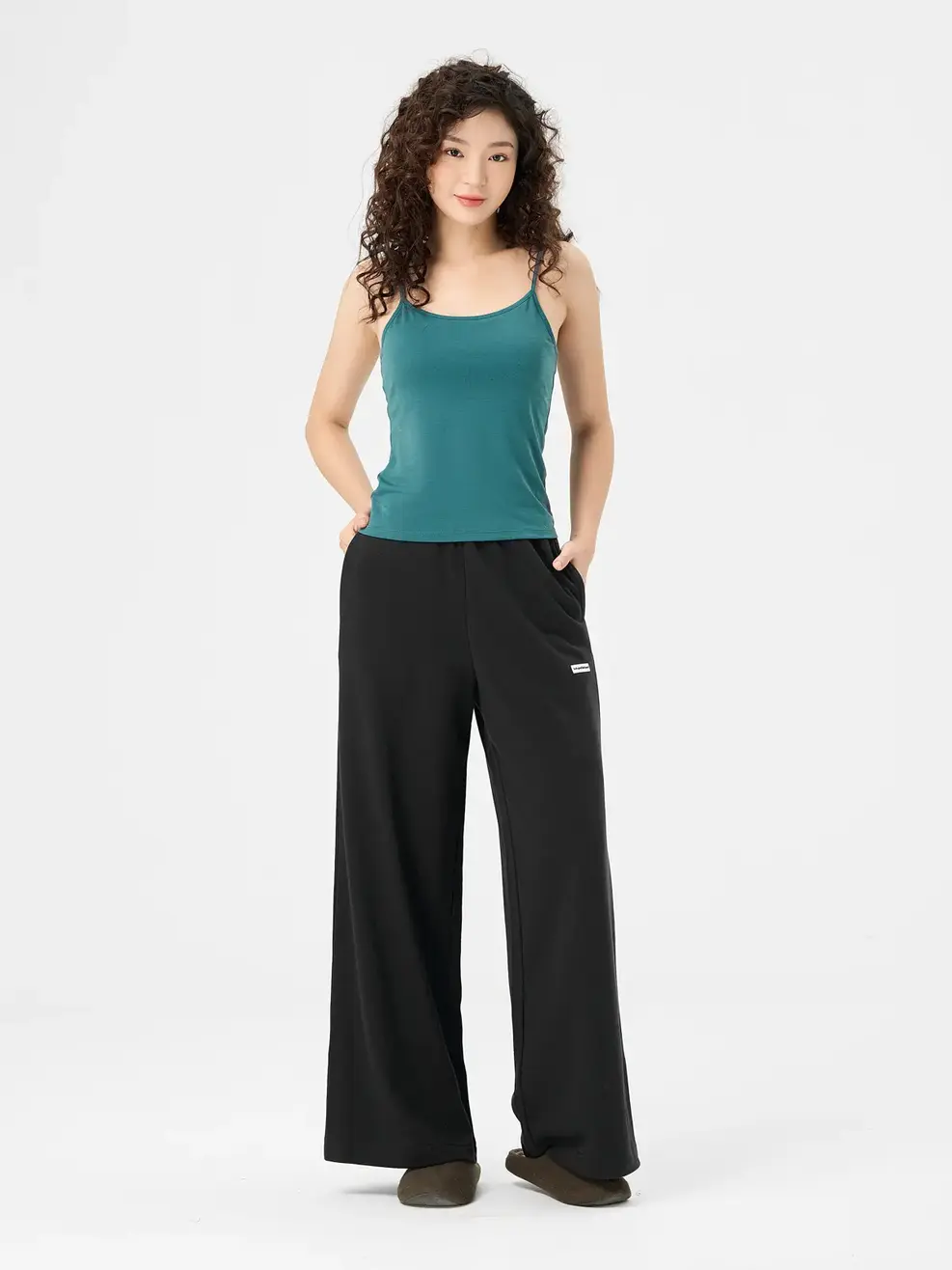 Quần Nỉ Nữ Xẻ Gấu - Đen - S