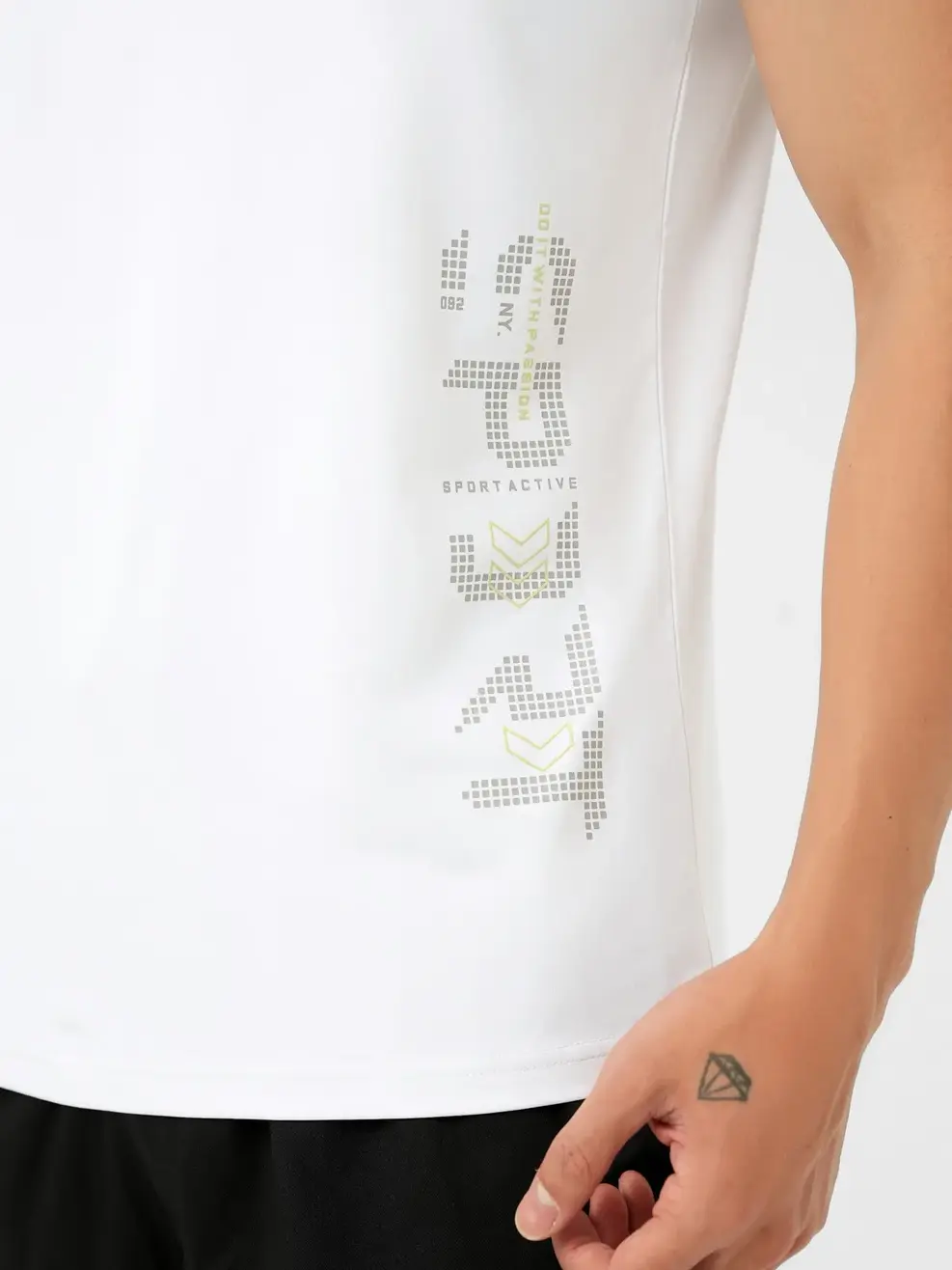 T-shirt Thể Thao Nam In Viền Cổ - Trắng - M