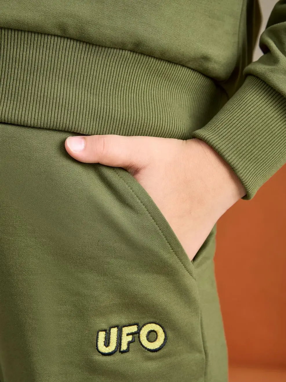 Bộ đồ kid thêu đĩa bay - Xanh rêu - 8