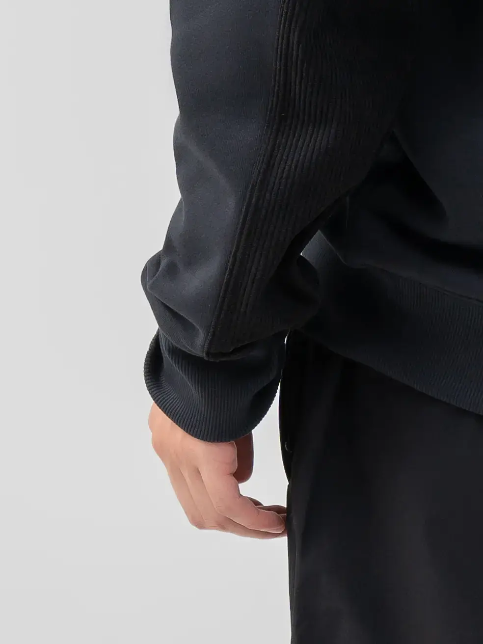 Áo Thun Đông Nam Cắt Phối Nhung - Đen - M