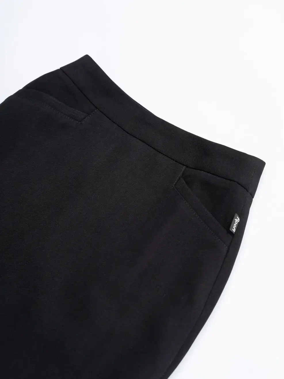 Chân ôm cơ bản túi vuông - Đen - S