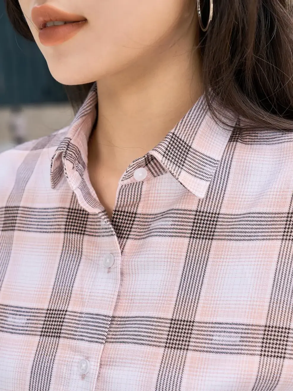 Áo sơ mi dài tay nữ cafe kẻ dáng rộng - Hồng