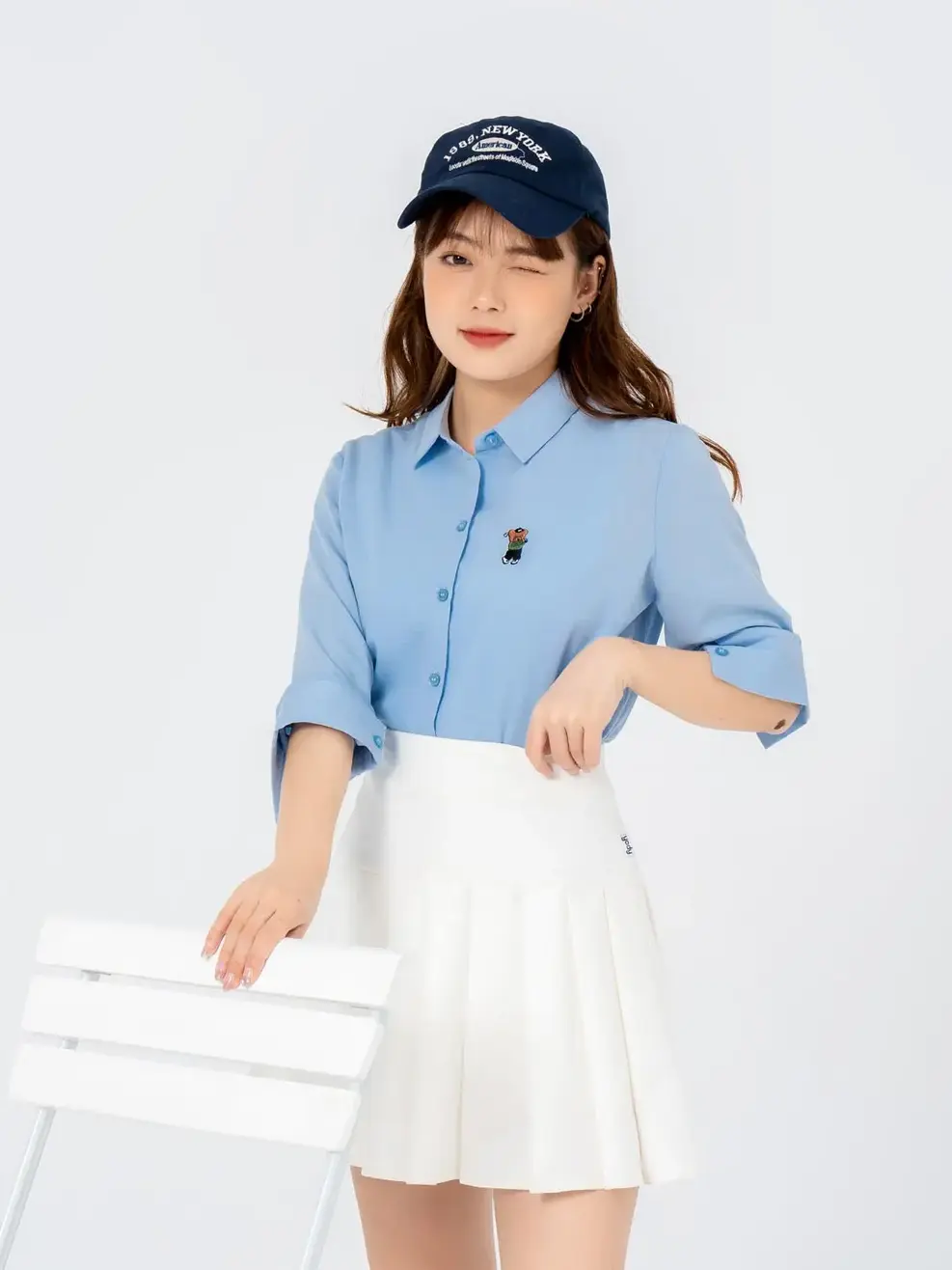 Áo sơ mi tay dài nữ suông thêu gấu ngực - Xanh da trời - S