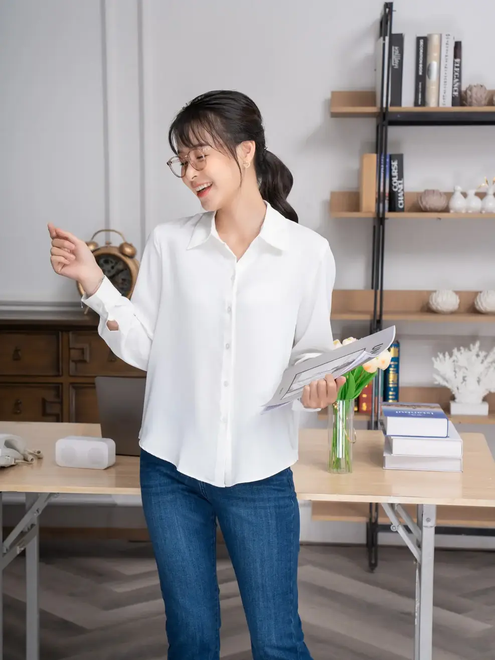 Sơ mi cổ đức đuôi tôm - Trắng - M