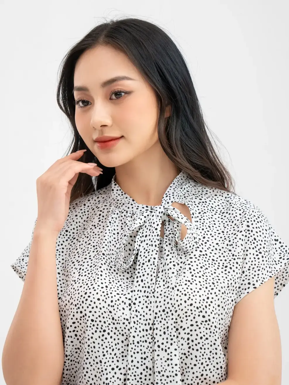 Sơ Mi Cộc Tay Nữ Phối Nơ Lệch - Trắng - S