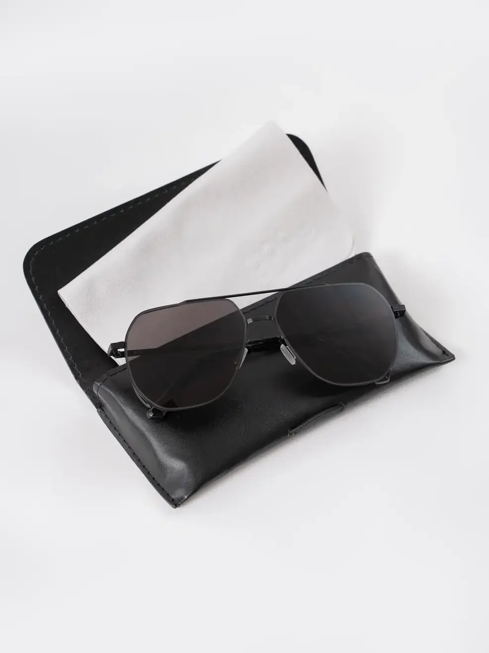 Kính Râm Phân Cực Gọng Kim Loại Nhỏ No.01 - Đen - XXX