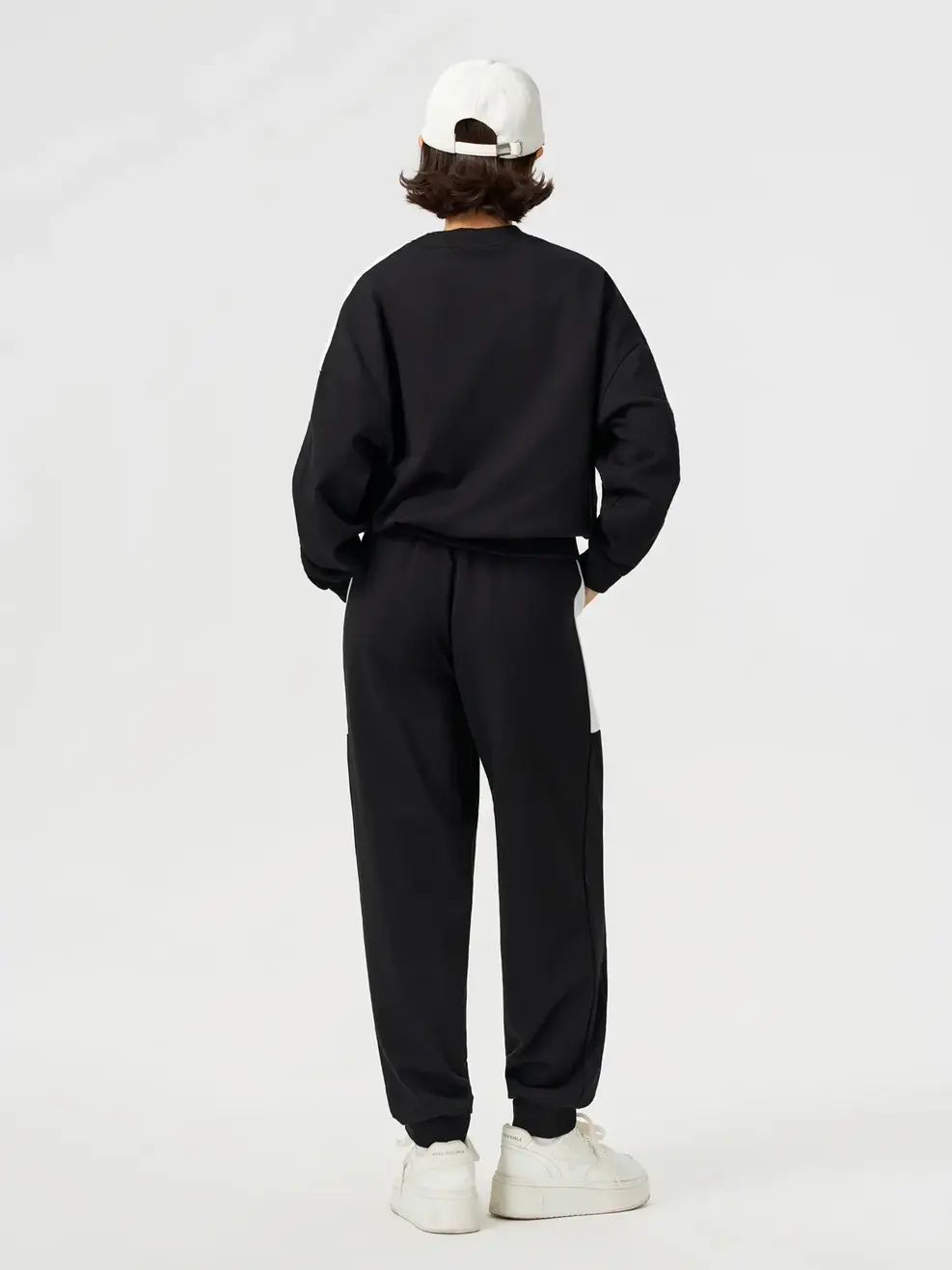 Bộ Đồ Nữ Cổ Tròn In Hình - Đen 001 - S