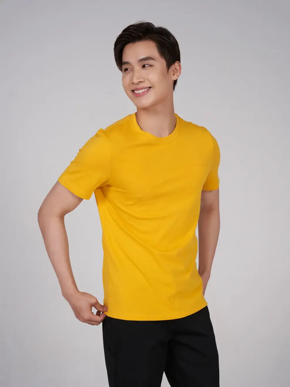 Áo thun nam in look good feel good - Vàng - S