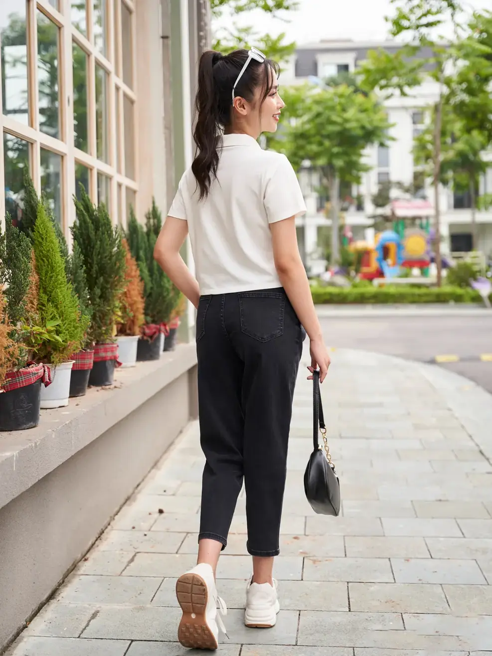 Polo nữ mắt chim croptop in hình - Trắng - S