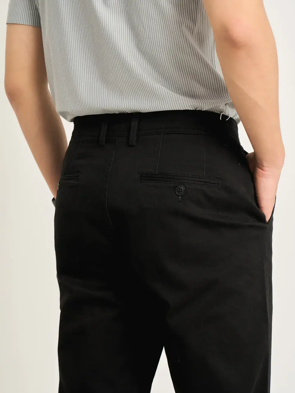 Quần Kaki Nam Regular Thêu Cạnh Túi - Đen - 29