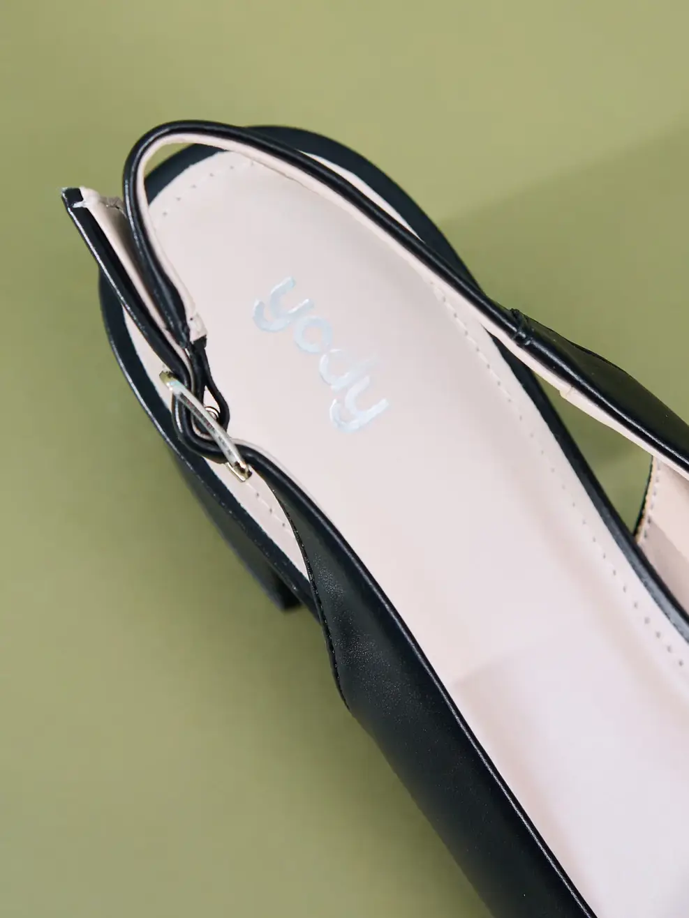 Giày nữ hở hậu gót vuông - Đen - 35