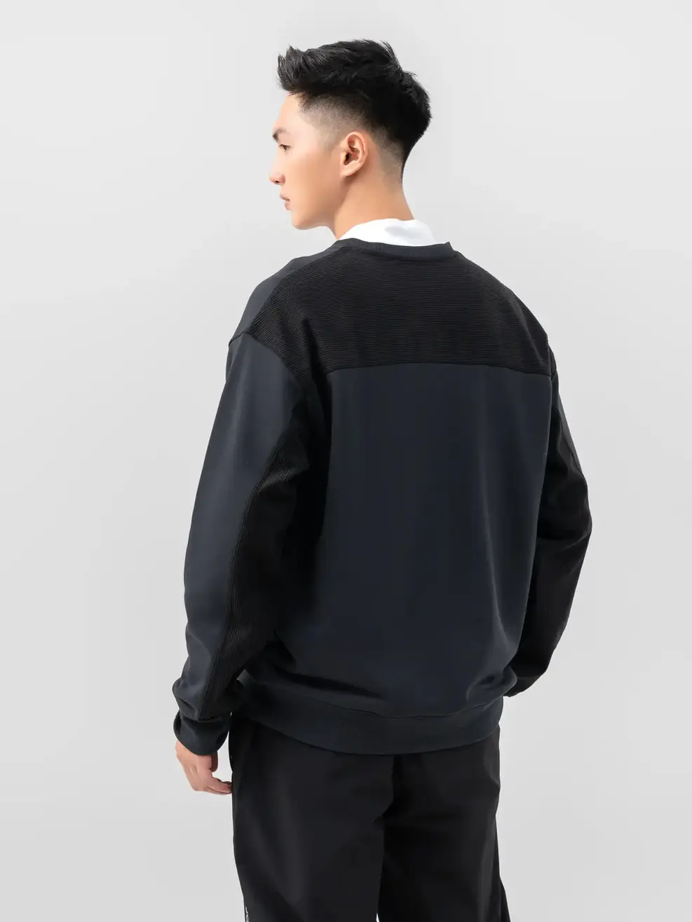 Áo Thun Đông Nam Cắt Phối Nhung - Đen - M