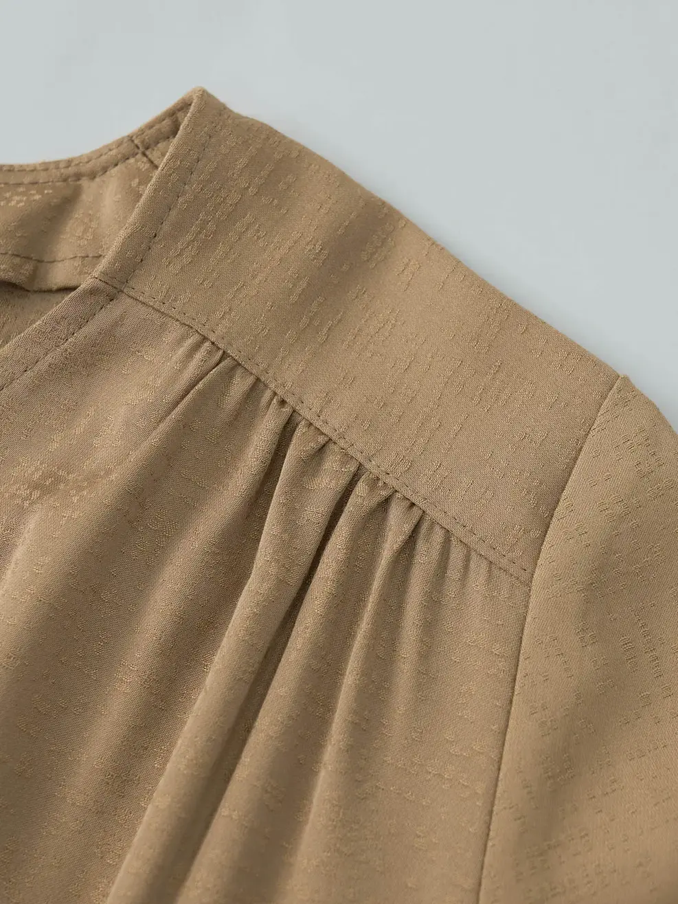 Sơ Mi Dài Tay Nữ Suông Cổ Tim Nhún Vai - Nâu - S