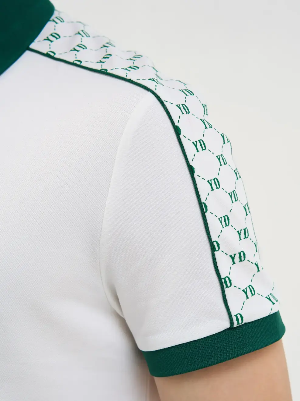 Áo Polo Nam Mắt Chim Phối Vai Hoạ Tiết Monogram - Trắng - L