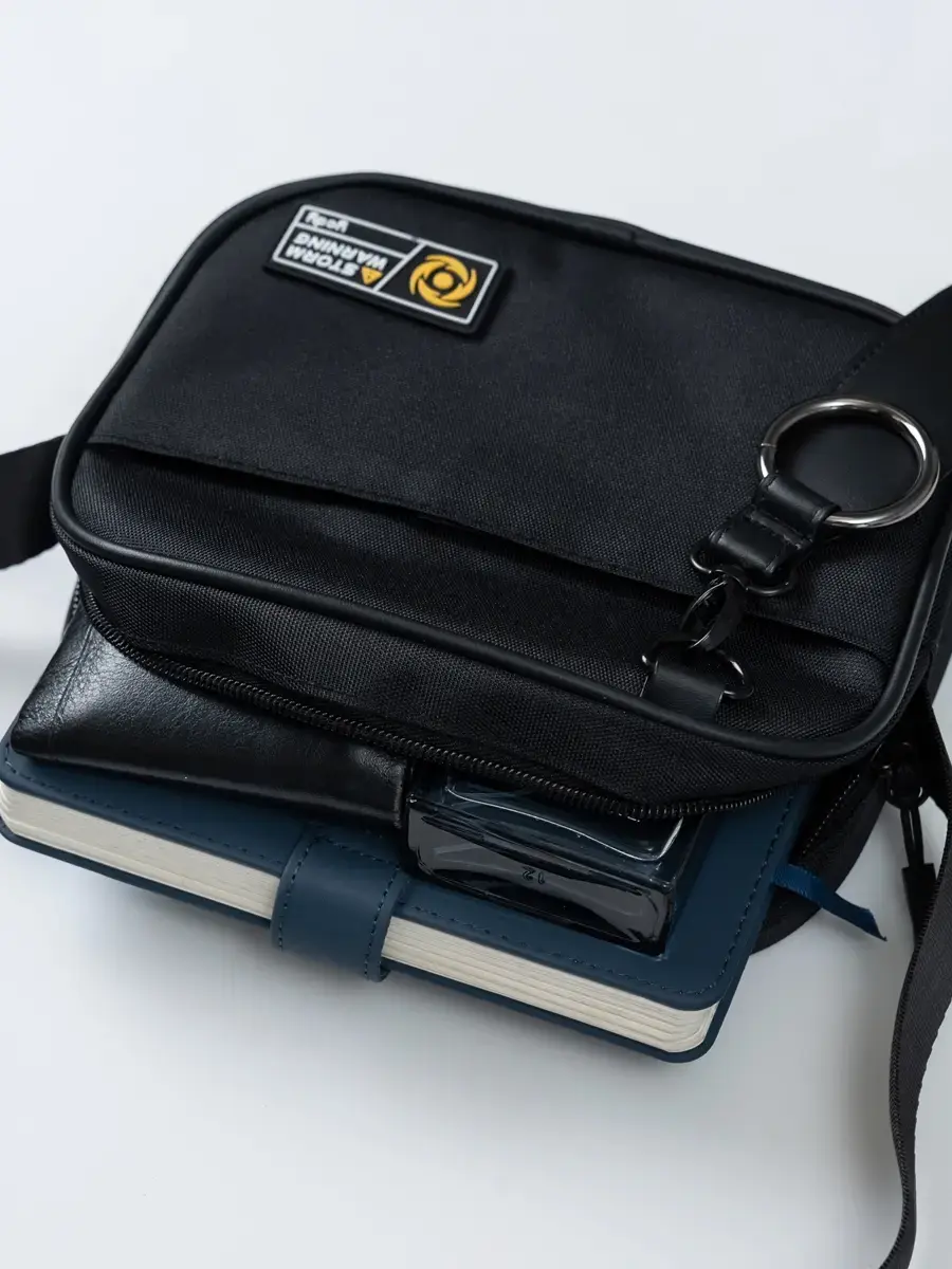 Túi unisex chống nước phối da - Đen