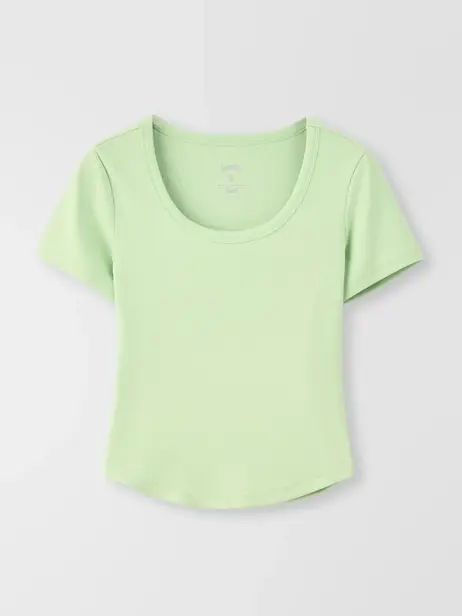 Áo Phông Cổ Viền Rộng