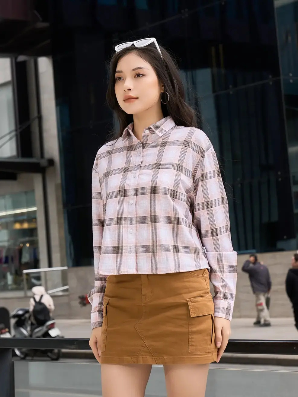 Áo sơ mi dài tay nữ cafe kẻ dáng rộng - Hồng