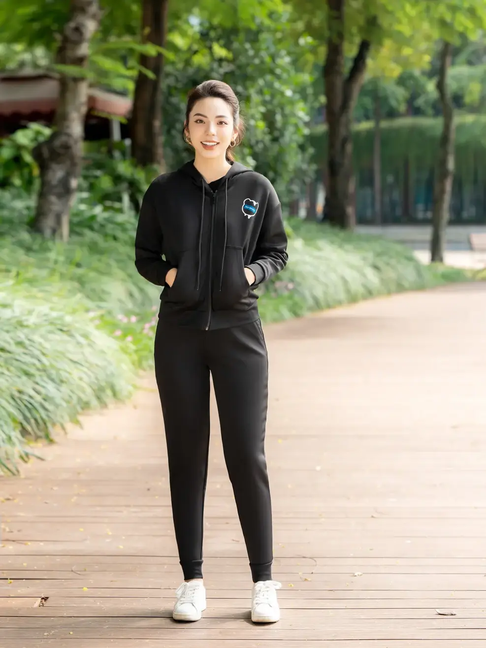 Bộ đồ thể thao nữ in hình - Đen - L