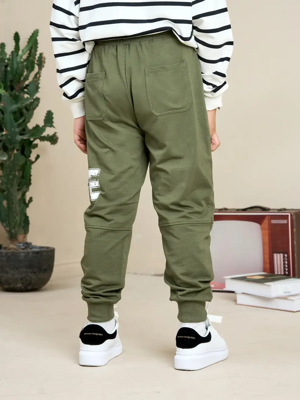 Quần nỉ kid lớn in Space - Rêu - 10