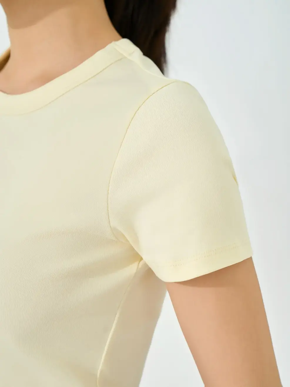 Áo Phông Nữ Slim Fit Cổ Tròn - Yellow 028 - S