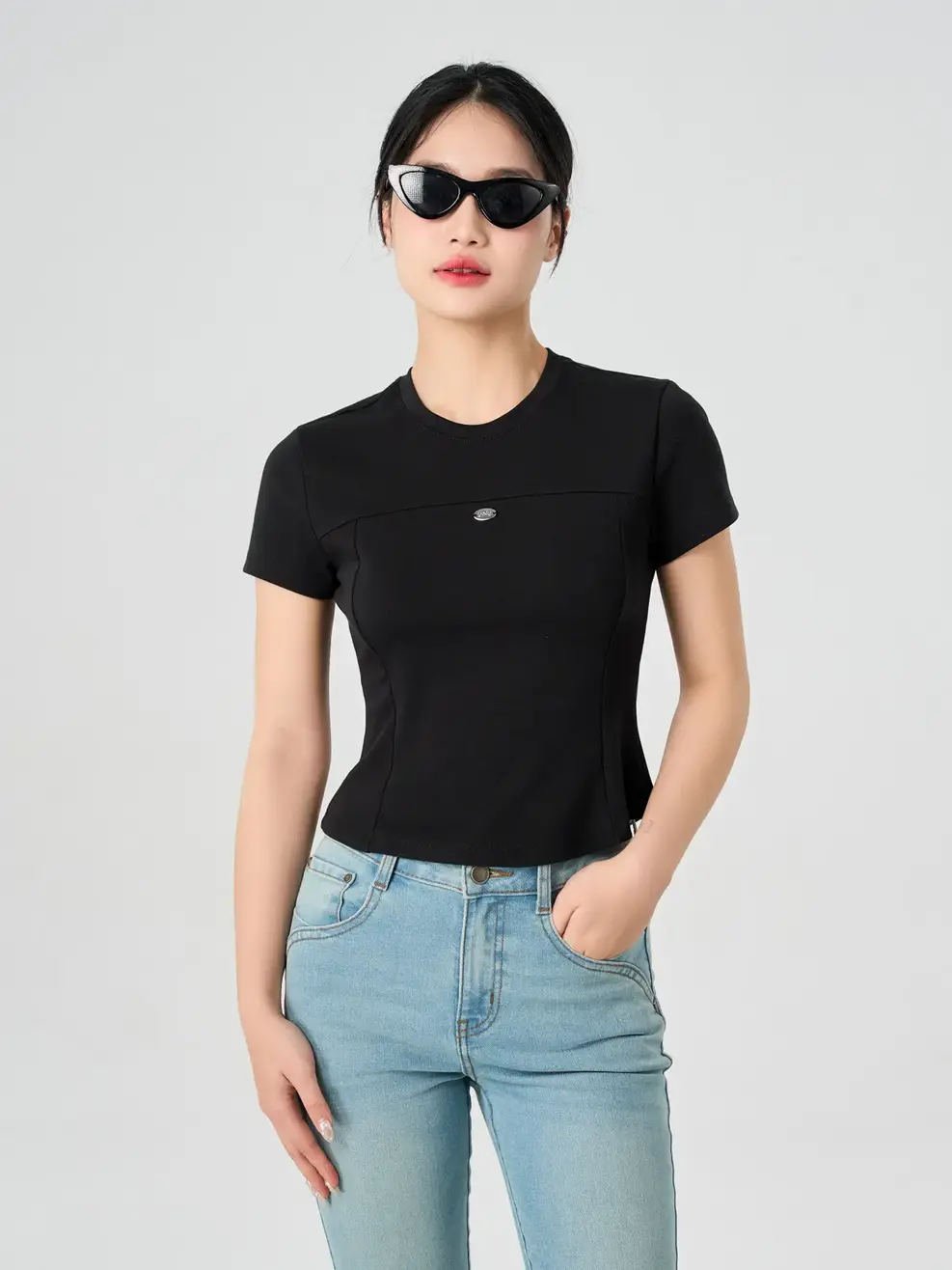 Áo Phông Nữ Bổ Thân Gắn Tag Kim Loại - ĐEN 002 - S