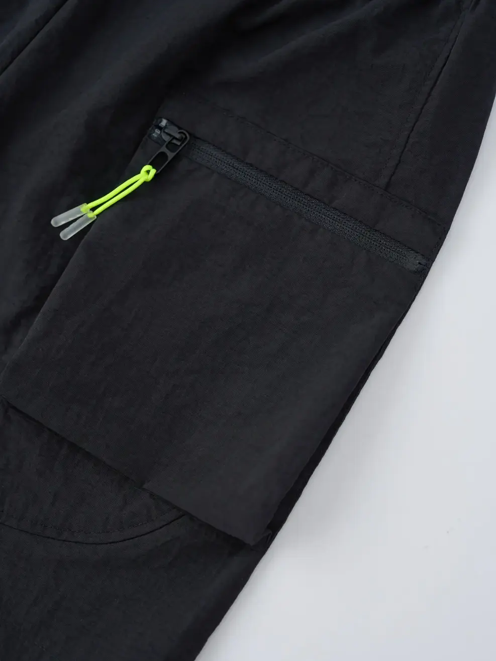 Quần Shorts Bé Trai Túi Hộp Khoá Phối - Đen 001 - 2-3