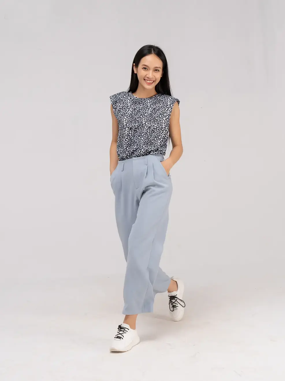 Áo thun mềm mịn đệm vai họa tiết - Rêu - S